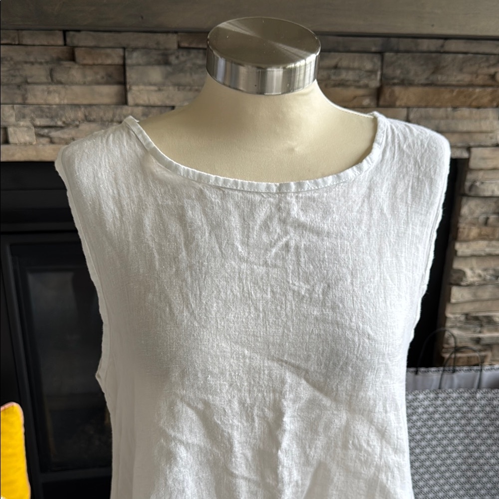 Made in Italy Linen Asymmetrical White Sleeveless Tank Top - Picture 3 of 12
